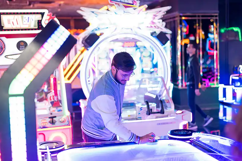 Group-Friendly Lounges with Games & Drinks