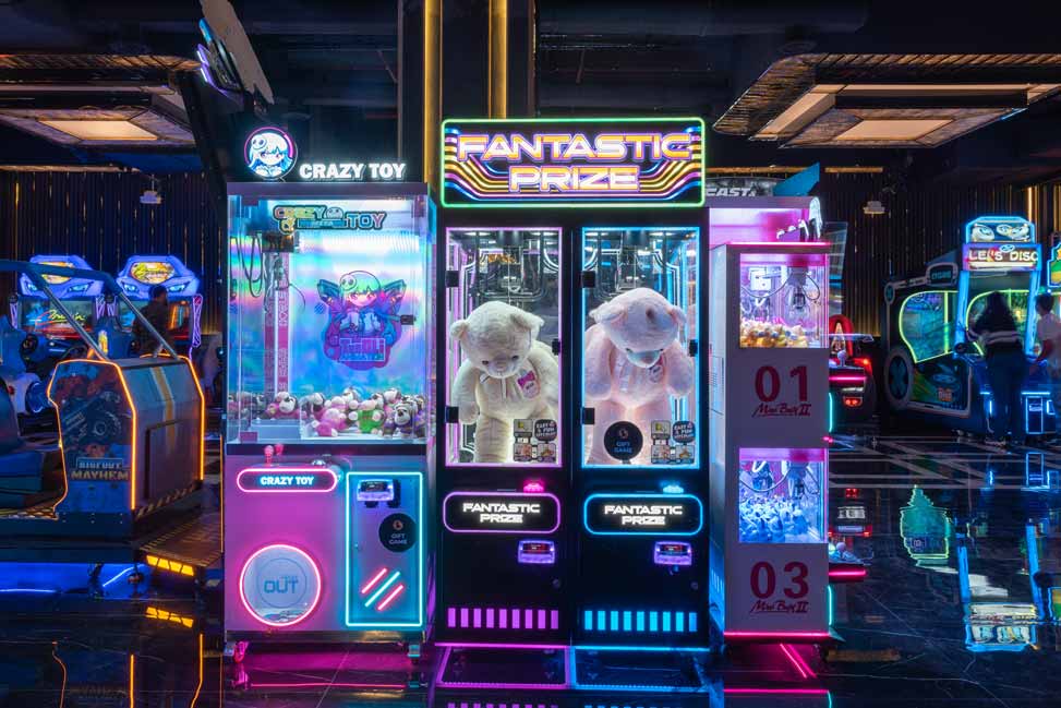 The Game Palacio gaming zone in Thane, featuring a bowling alley and arcade games near Viviana Mall